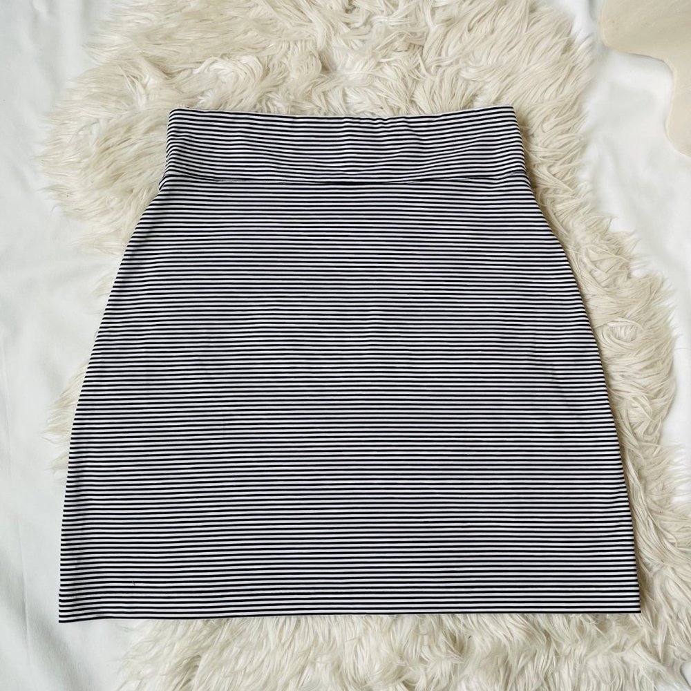Eddie Bauer Womens Black & White‎ Striped Stretchy Casual Knit Skirt Medium
